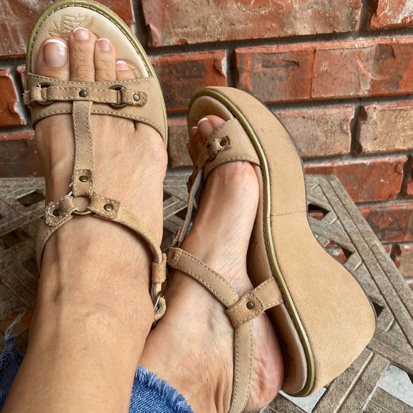 Indigo Tan Sandals by Clarks size 7 - Picture 4 of 9